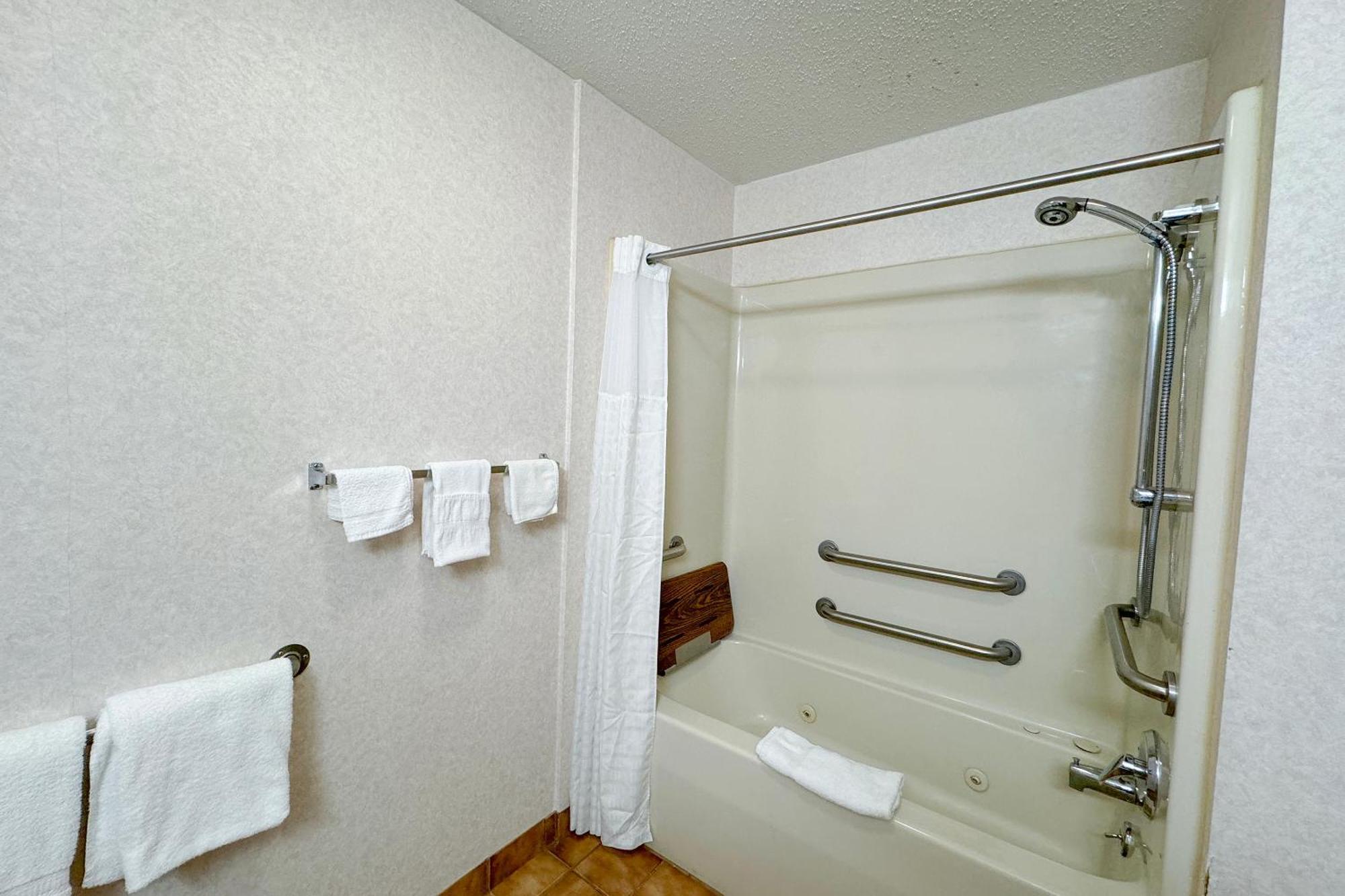 Fairbridge Inn & Suites Batavia-Darien Amusement Park Esterno foto