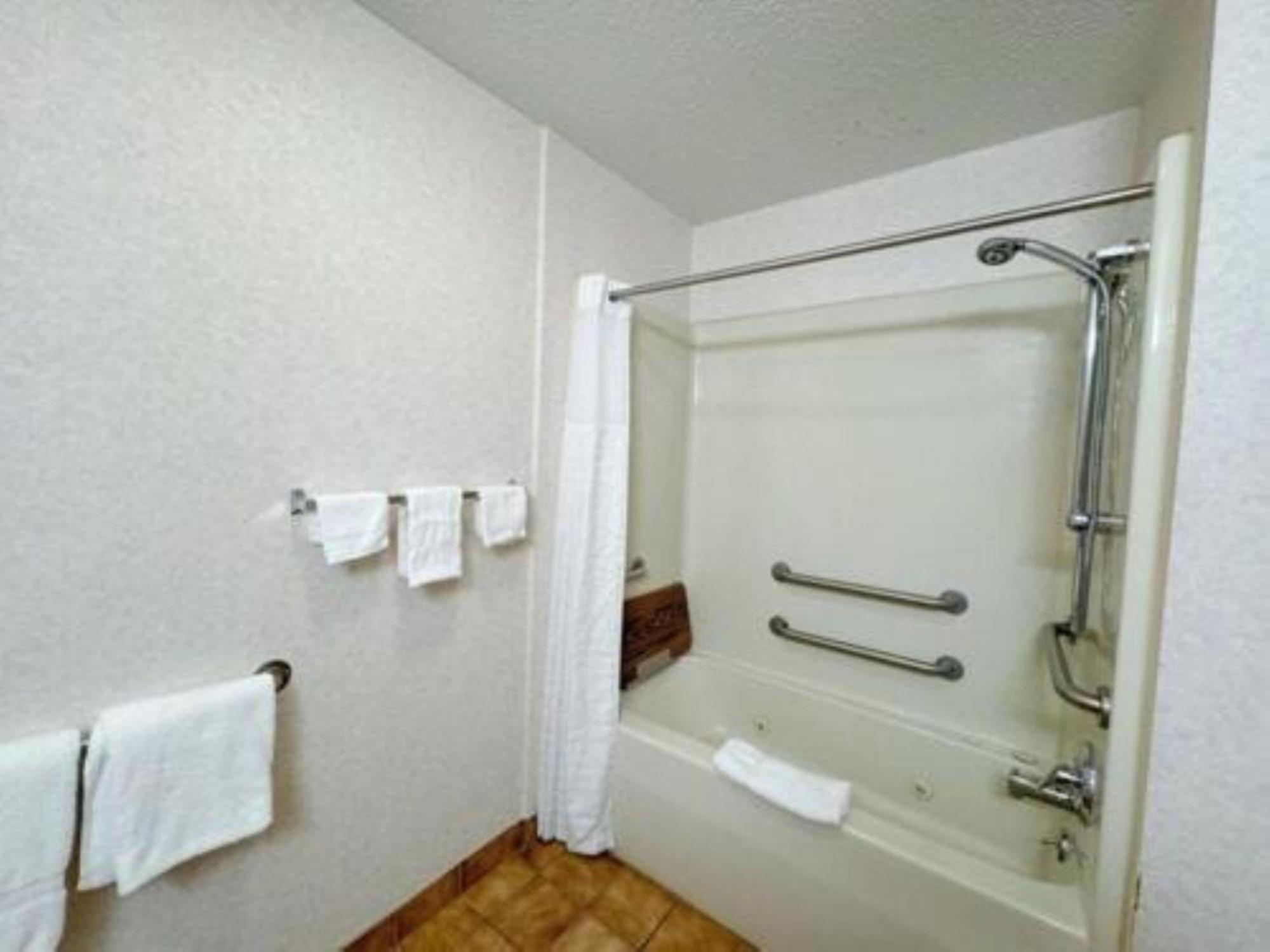 Fairbridge Inn & Suites Batavia-Darien Amusement Park Esterno foto